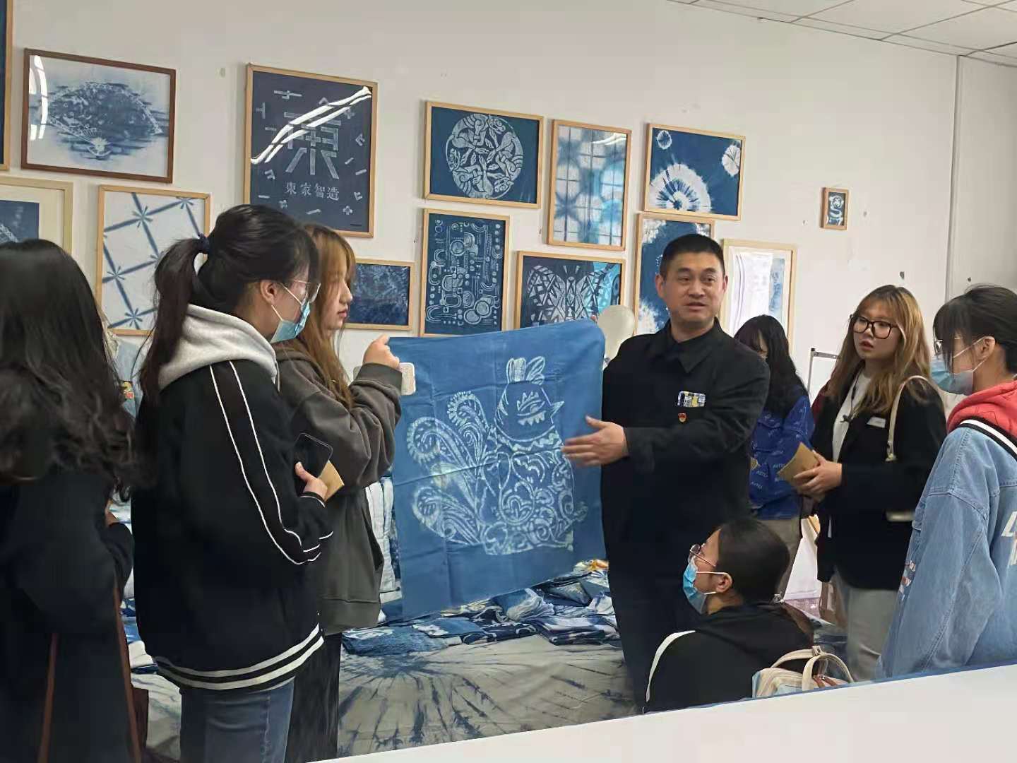 攜手并進，共繪藝設新篇——江蘇大學藝術學院師生赴藝術設計學院考察交流活動紀實